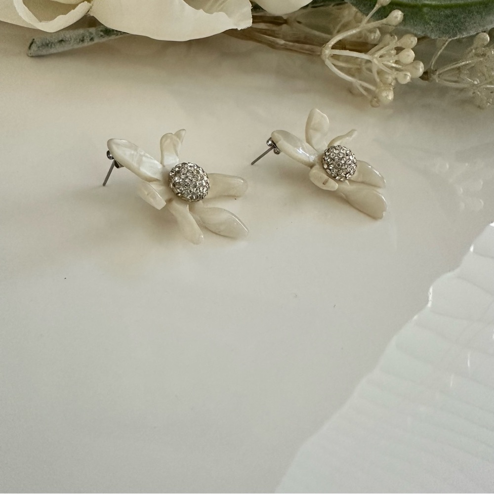 LELE SADOUGHI Water Lilly Button Earrings - Picture 7 of 8